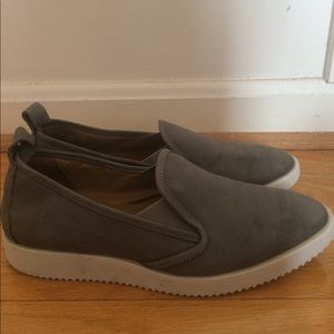 The nubuck street shoe slate color