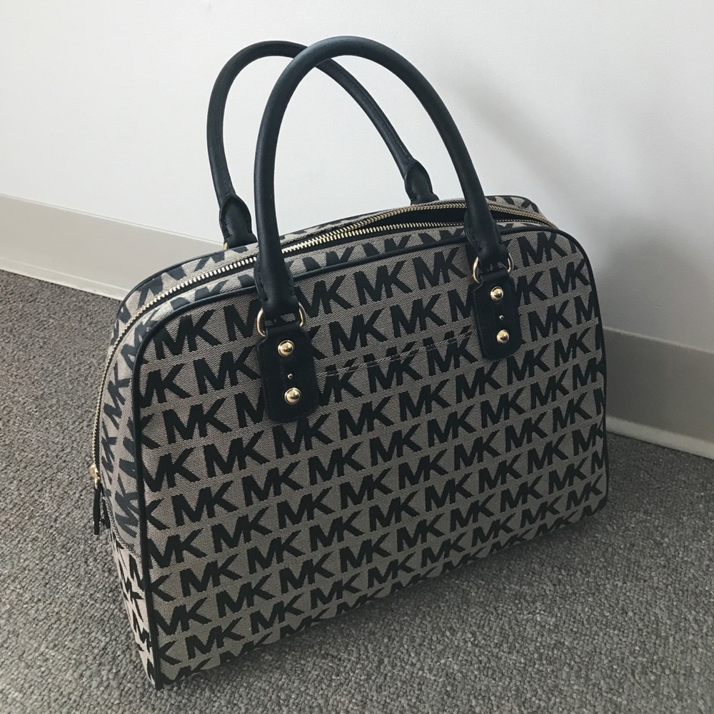 EASTER SALE 😍🐰 Michael Kors Large Satchel