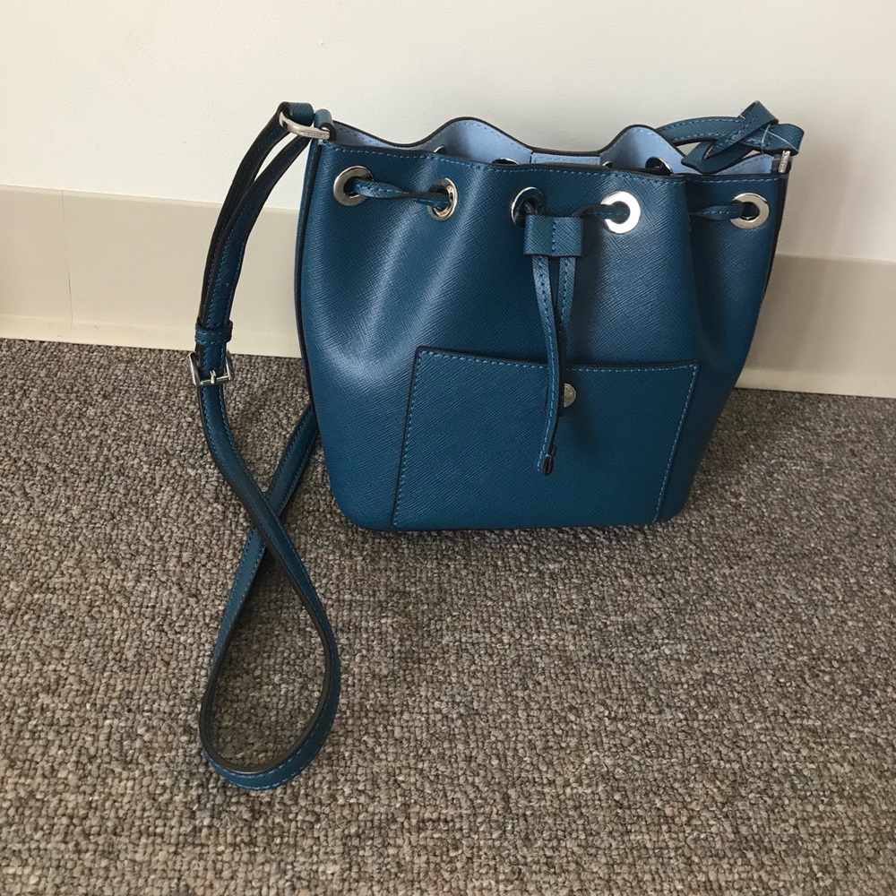 SALE 🤗 Michael Kors Small Bucket Bag