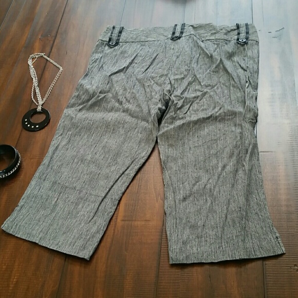 Guess capris - Picture 3 of 4