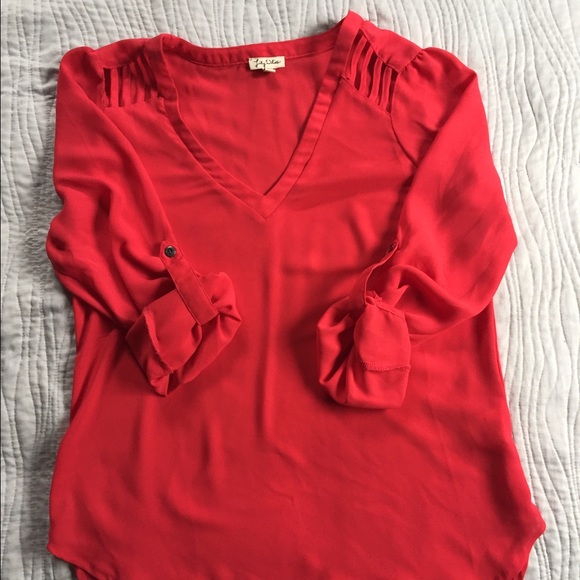 Red shoulder cut out top - Picture 2 of 3