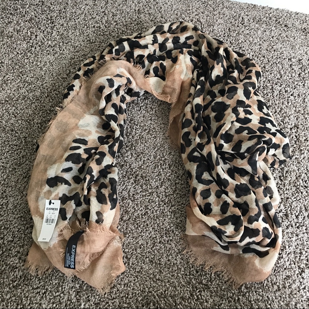 Women's Leopard Print Scarf