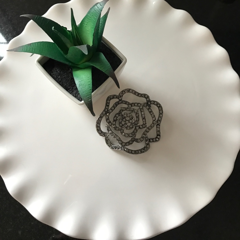 Premier Designs Floral Brooch
