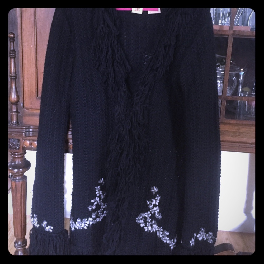 Henna black sweater with fringe