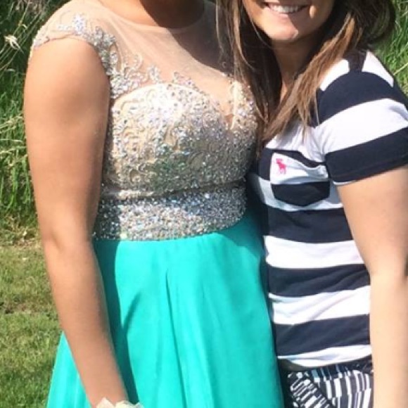 Prom dress - Picture 2 of 3