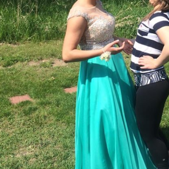 Prom dress - Picture 3 of 3