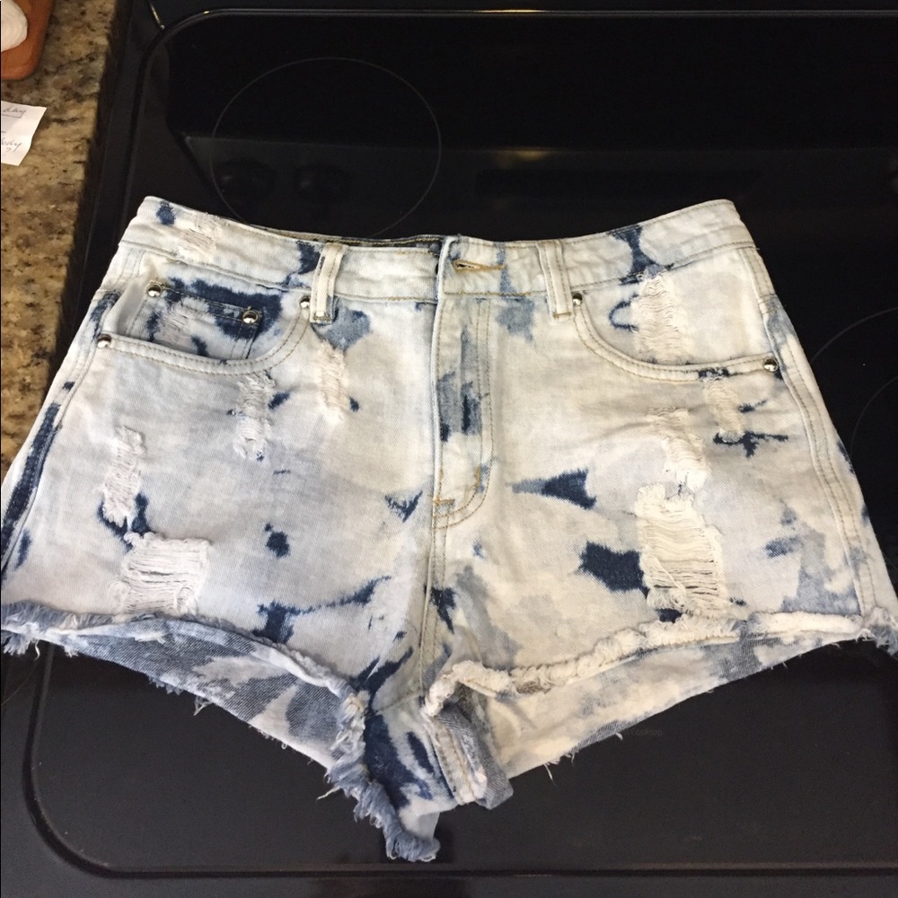 NEW FOREVER 21 LIGHT WASH JEAN SHORTS
