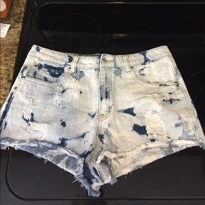 NEW FOREVER 21 LIGHT WASH JEAN SHORTS