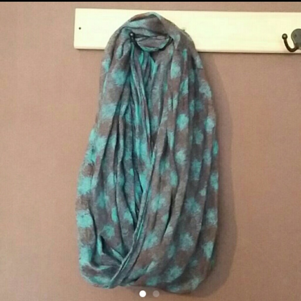 Vera Wang Blue Brown Scarf