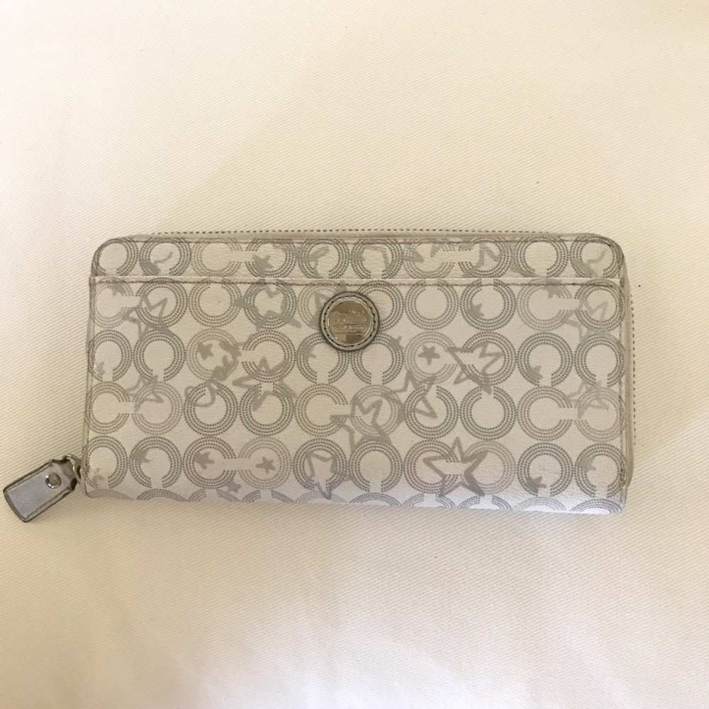 White & Silver Coach wallet barely used