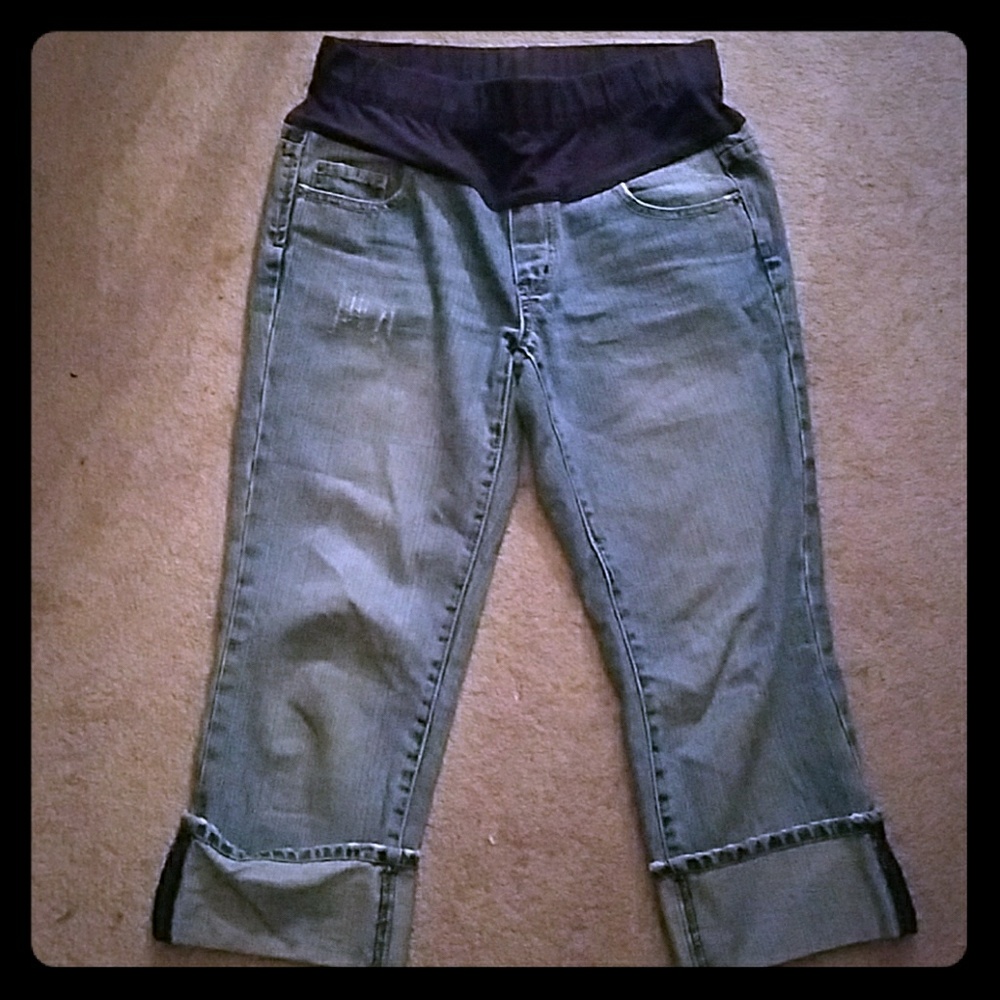 MATERNITY jean distressed capri, size Small