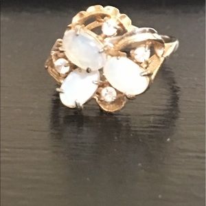 💐PRETTY OPAL AND SMALL DIAMOND RING YELLOW GOLD