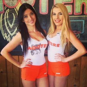 Authentic Hooter's Girl Tank Top (White XS)