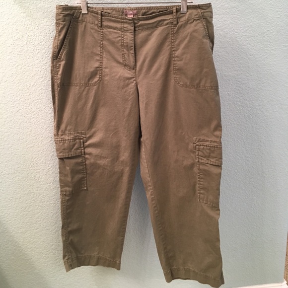 JJill army green cargo crop pants. - Picture 1 of 3