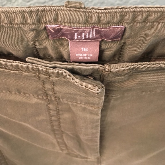 JJill army green cargo crop pants. - Picture 2 of 3