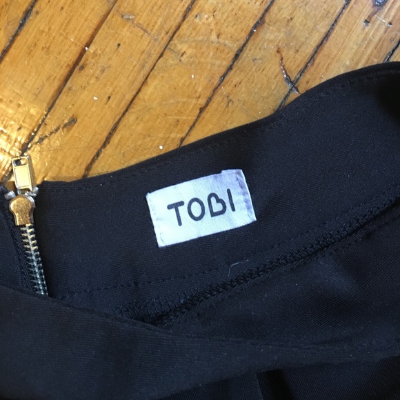 ✔️SOLD✔️ Black Tobi Skater Skirt - Picture 2 of 4