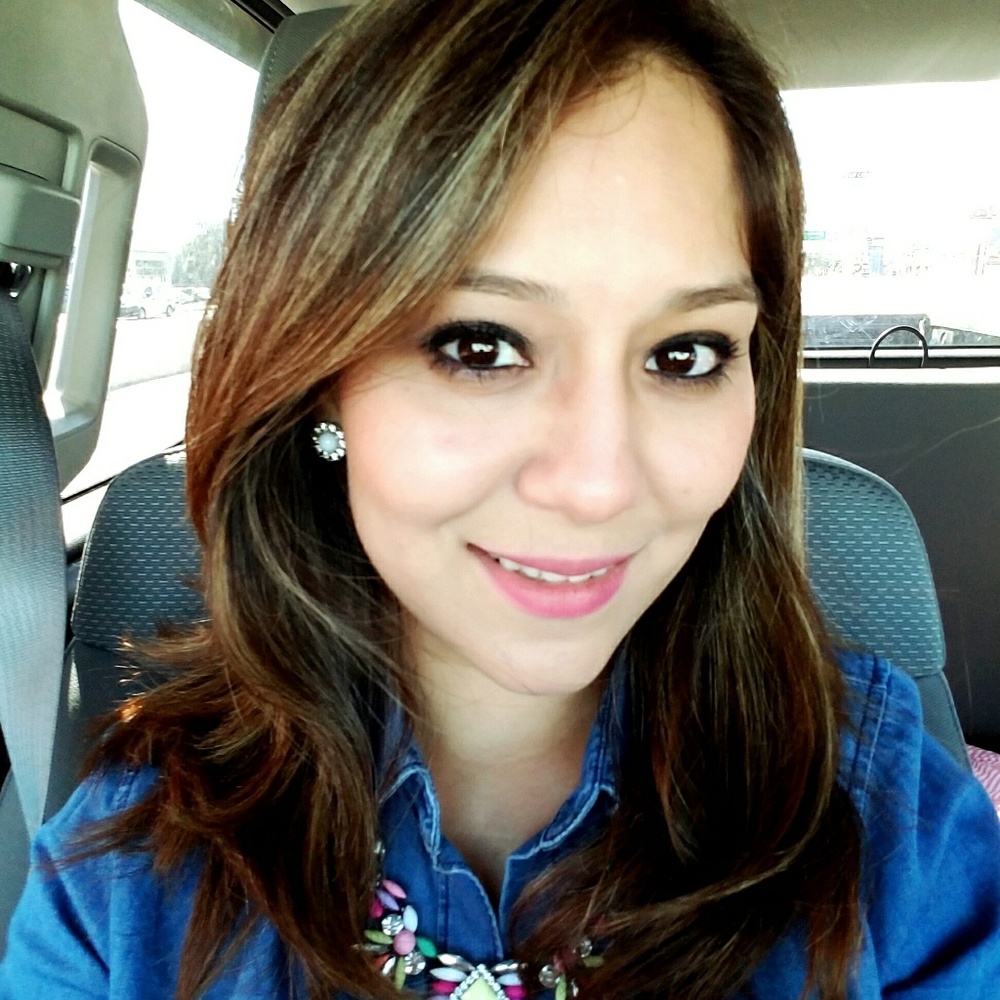 Meet your Posher, Yadira