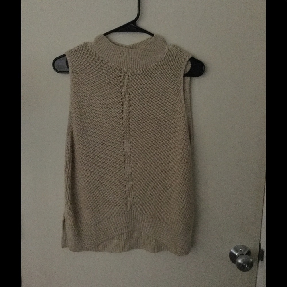 Turtle neck sleeveless sweater