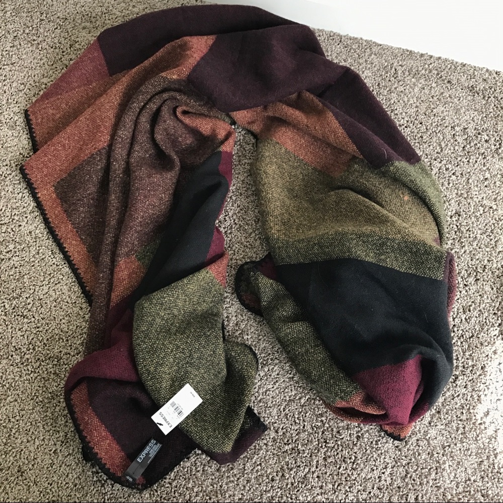 Women's color blocked cape