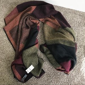 Women's color blocked cape