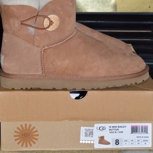 UGG Mini Bailey Button - Size 8
