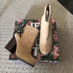 🎉FLASH SALE🎉 Boots Rumble in Taupe Suede