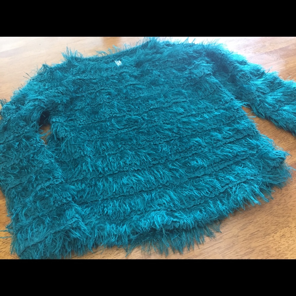 SUPER CUTE girls turquoise fluffy, soft sweater
