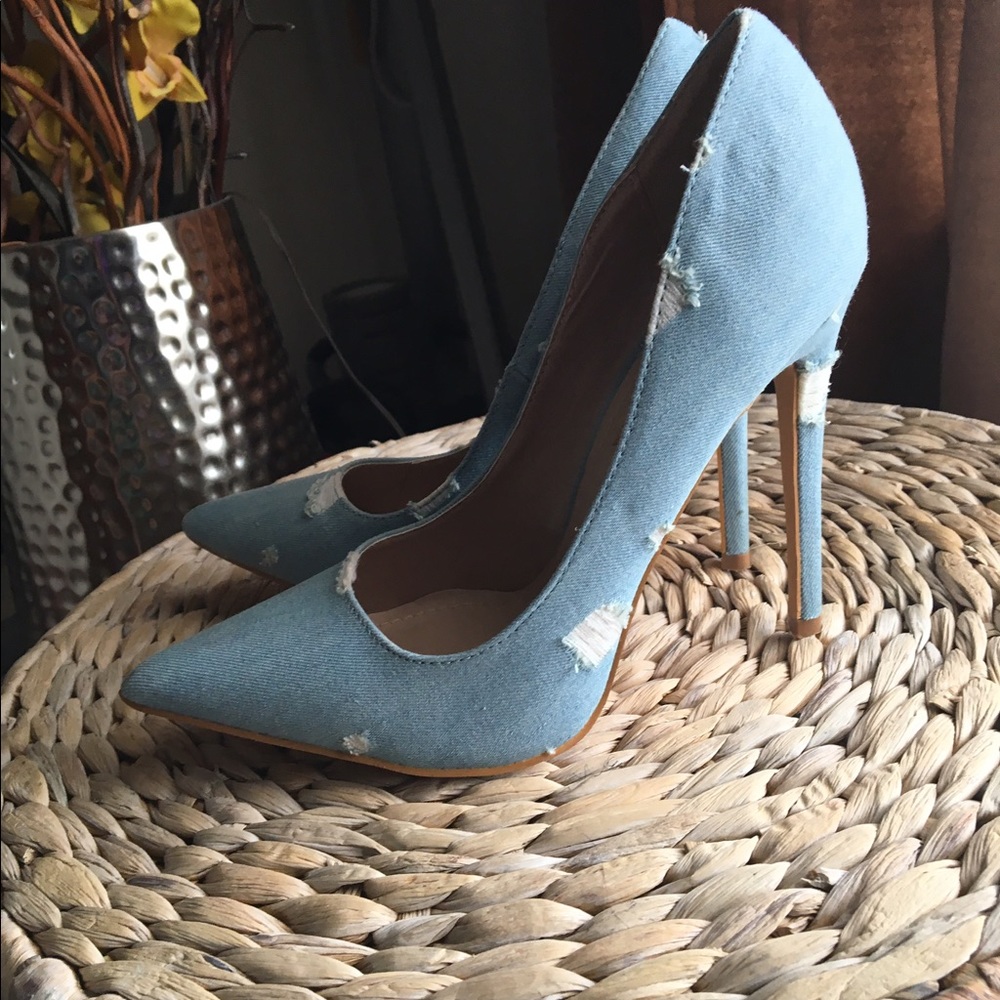 Denim pump