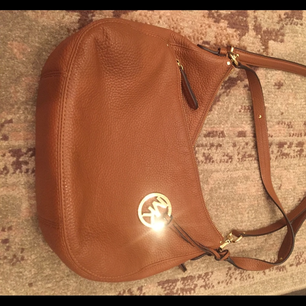 Gorgeous Micheal Kors leather hobo/crossbody bag.