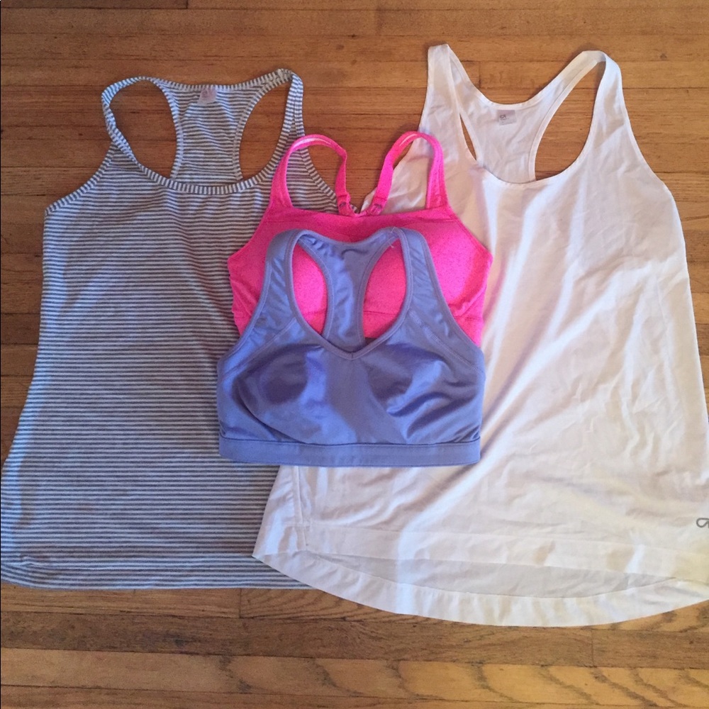 Lot- 2 bras, 2 tanks