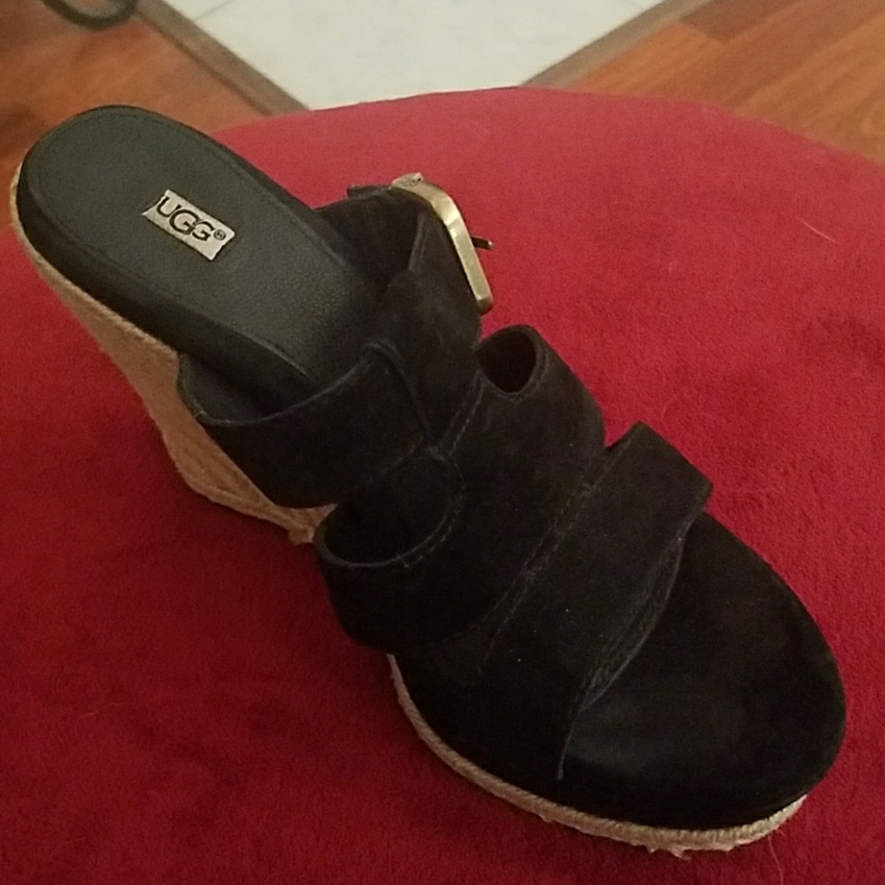 UGG wedge sandal !!REDUCED!!