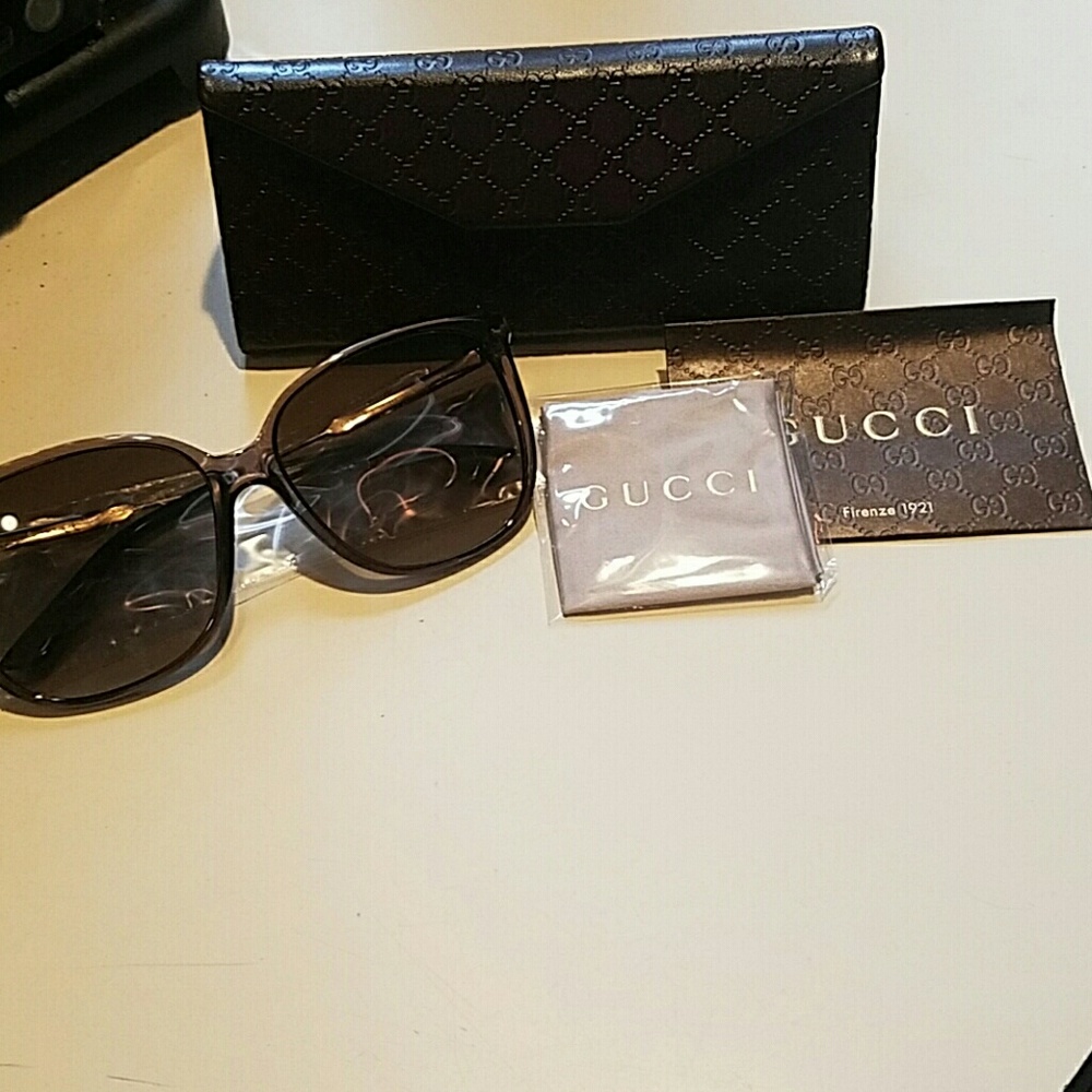 🚫🚫🚫 sold 🚫🚫Gucci Sunglasses - Picture 4 of 6
