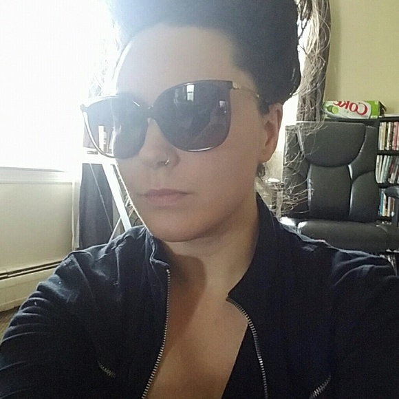 🚫🚫🚫 sold 🚫🚫Gucci Sunglasses - Picture 5 of 6