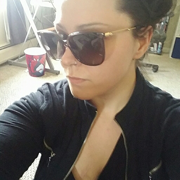 🚫🚫🚫 sold 🚫🚫Gucci Sunglasses - Picture 6 of 6