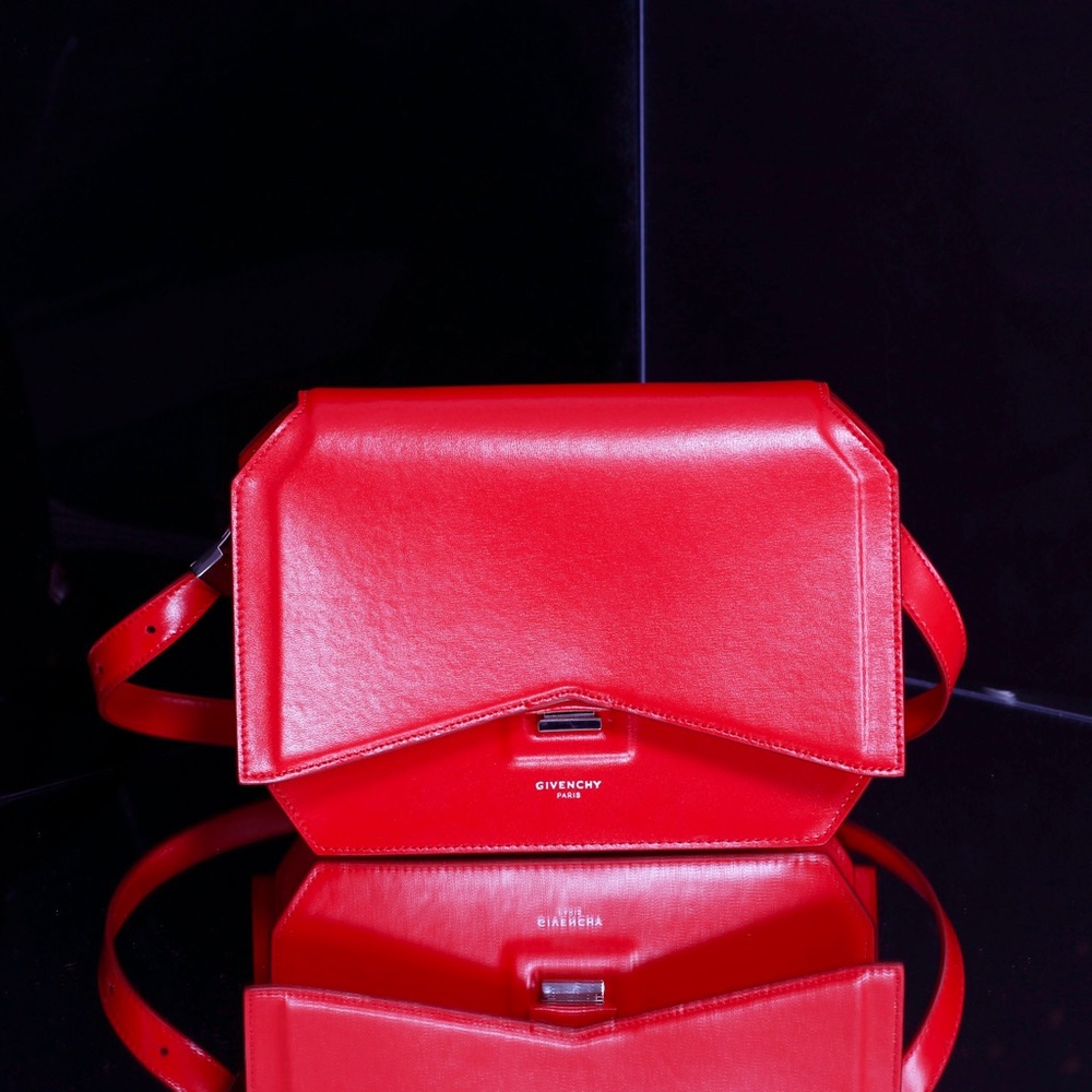 GIVENCHY SMALL LEATHER PURSE in RED AND SILVER