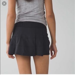 Lululemon black tennis skirt size 4.