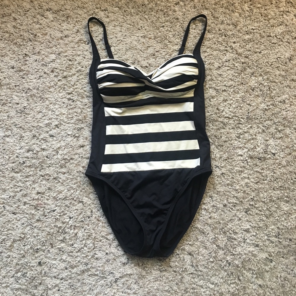 Simple chic one piece swimsuit