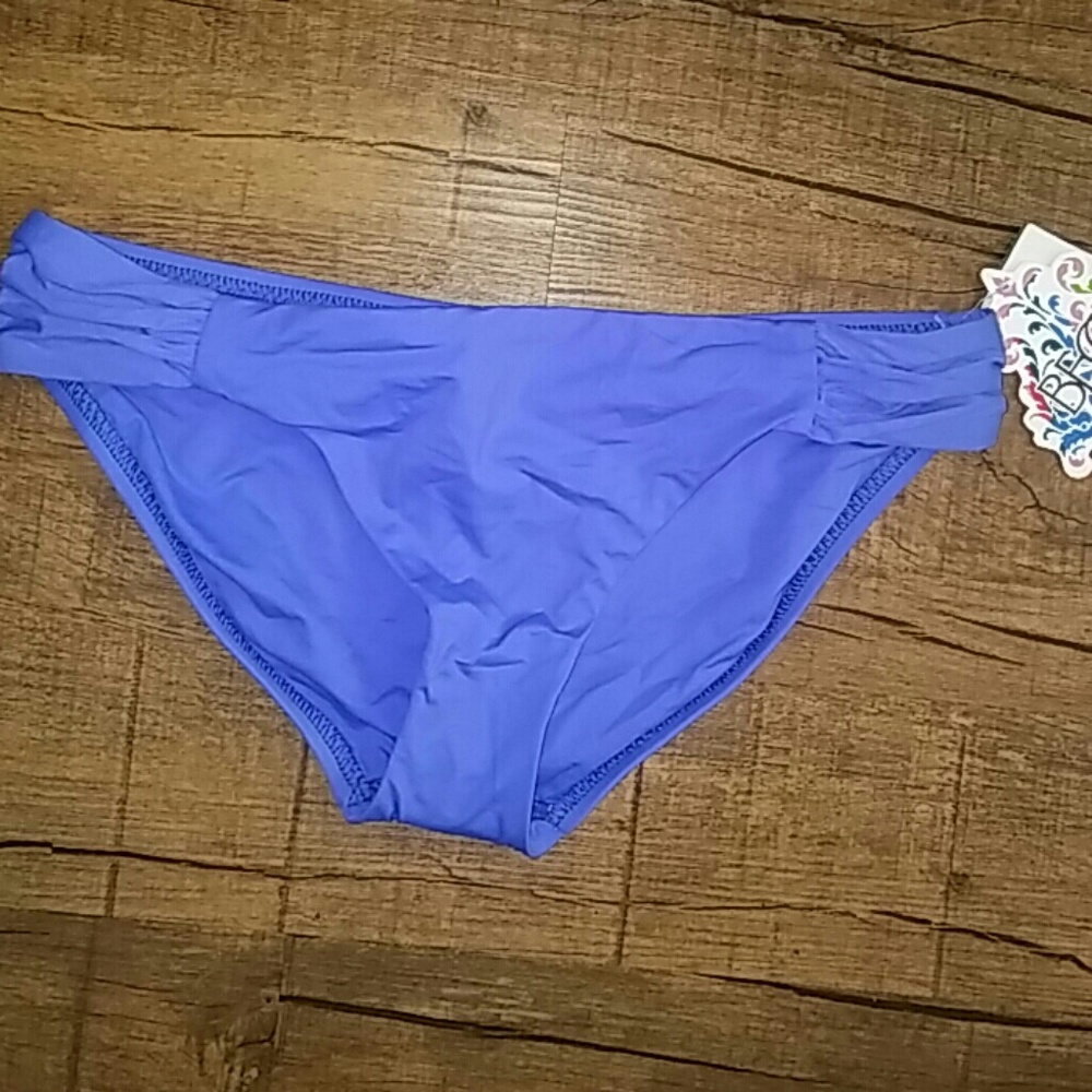đBecca Bottom - Picture 3 of 5