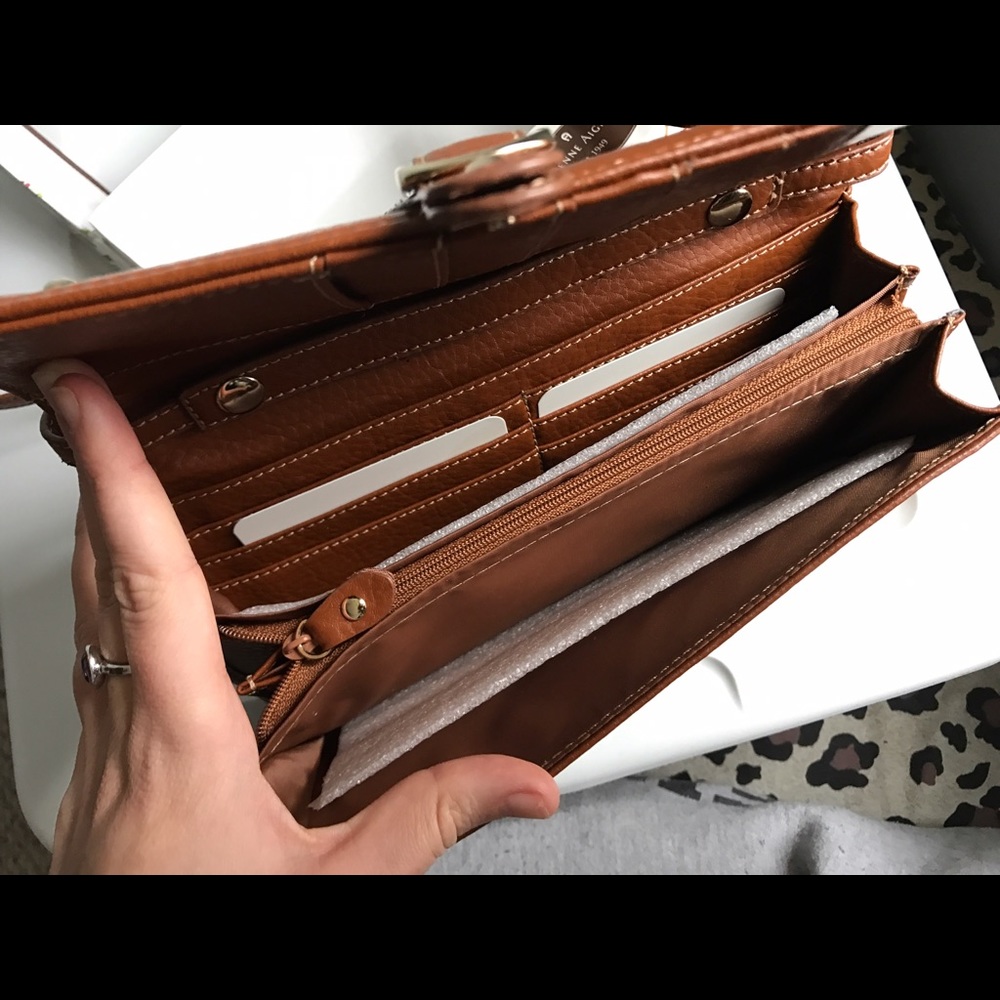 NWT ETIENNE AIGNER CONVERTIBLE CLUTCH - Picture 2 of 5