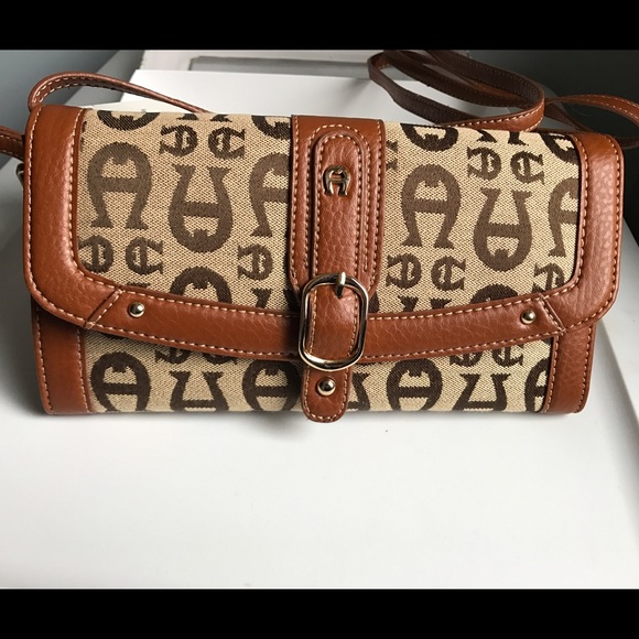 NWT ETIENNE AIGNER CONVERTIBLE CLUTCH - Picture 3 of 5