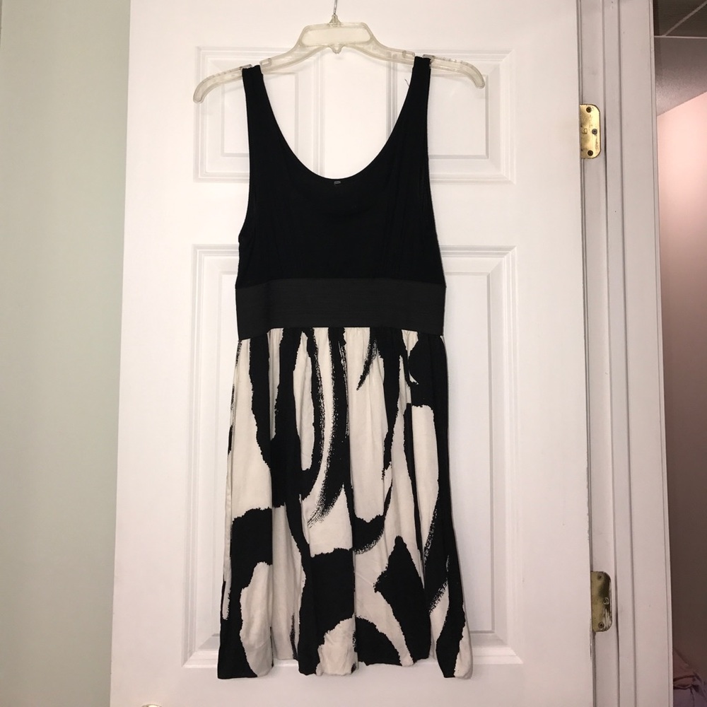 Flowy black & white sundress