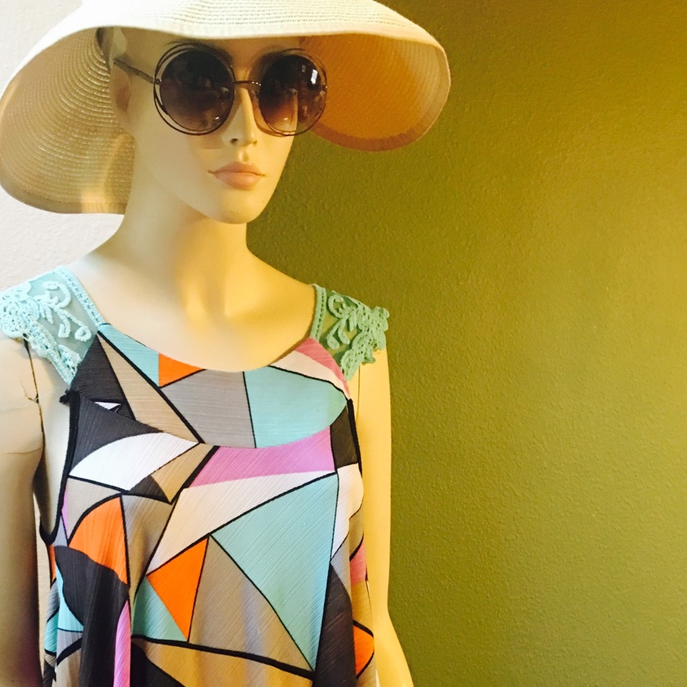 Beautiful 100% polyester Beach dress and tote!