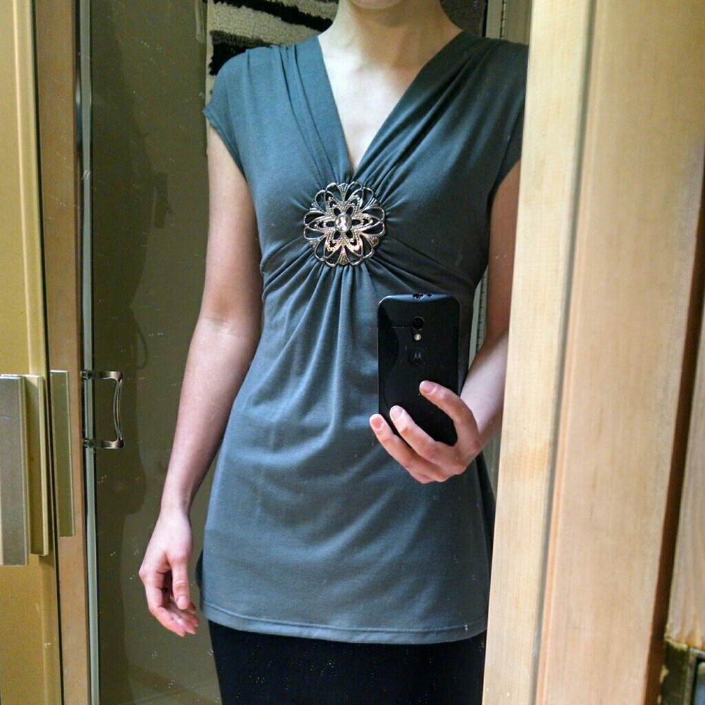 Nwt Jeweled cap sleeve candy rain top