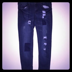 Dollhouse distressed skinny jeans size 11 (junior)