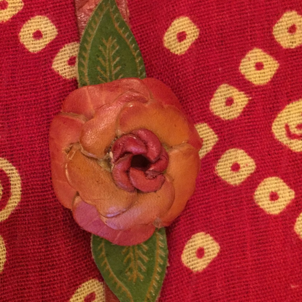 Flower Leather cuff - Picture 2 of 3