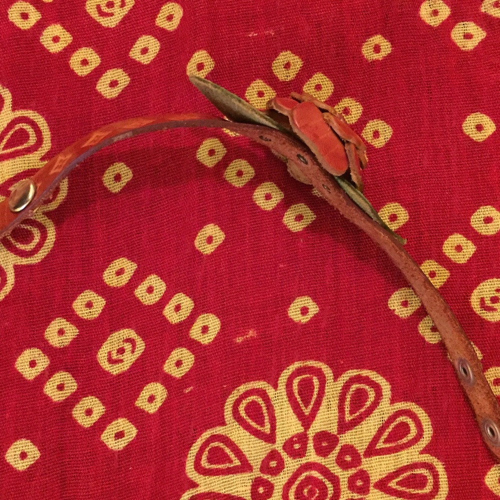 Flower Leather cuff - Picture 3 of 3