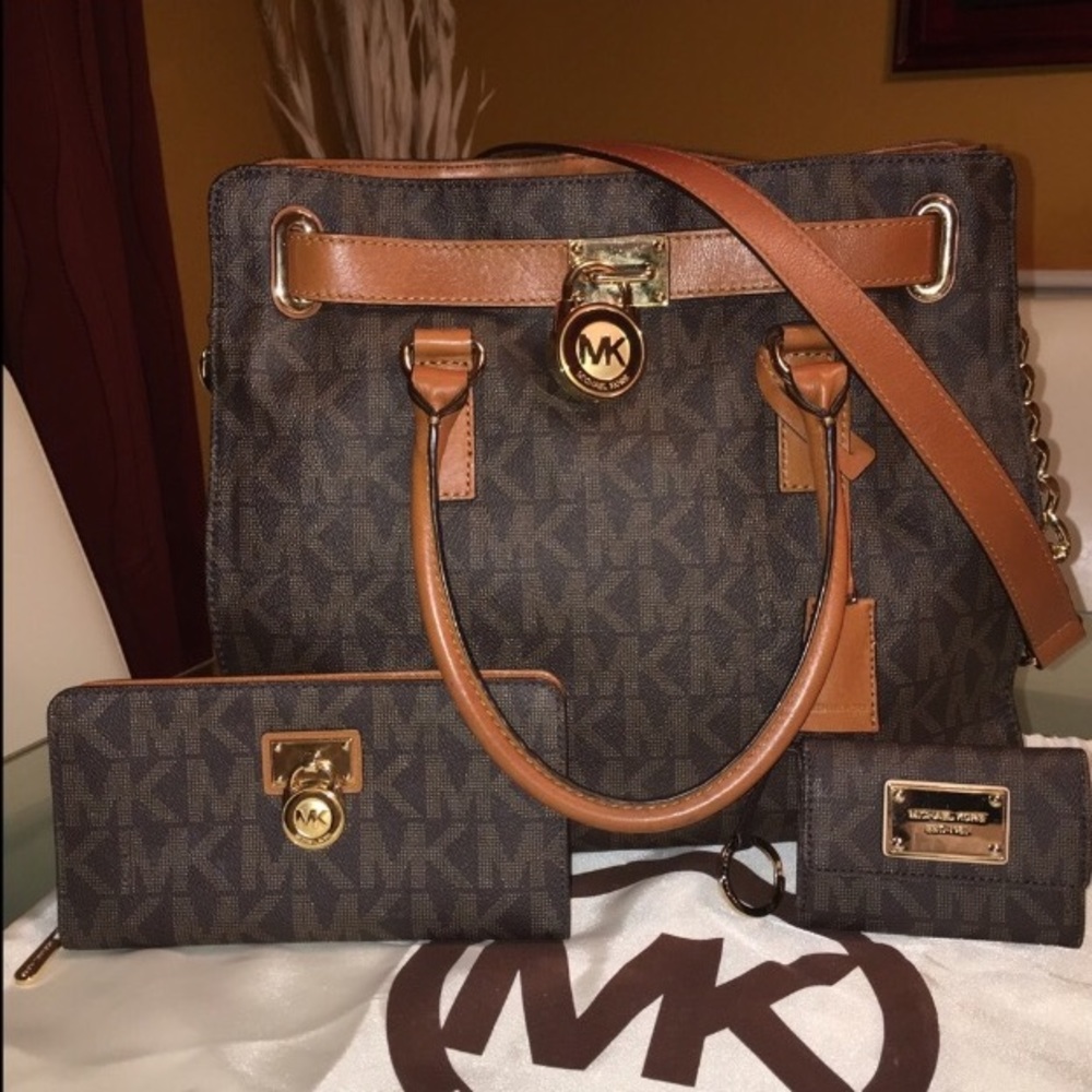 MK LG Hamilton w/2 wallets. 100% Authentic!!