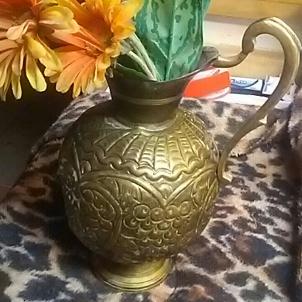 Antique vase gold