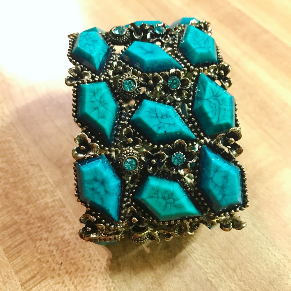 Faux Turquoise & Gem Floral stretch bracelet