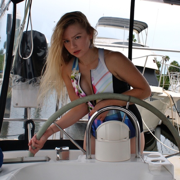 Meet your posher πππ - Picture 4 of 4